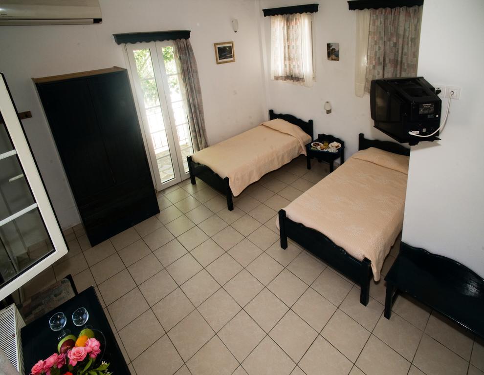 Aiolos Hotel Andros Ménites Exterior foto